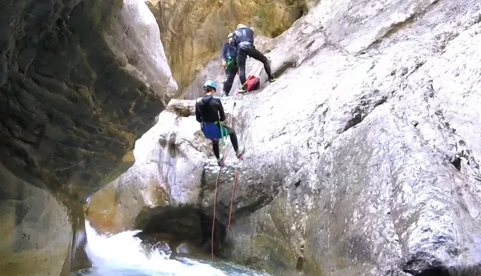 Canyon de Cramassouri initiation à la descente en rappel en canyoning sur Nice 06 Alpes Maritimes
