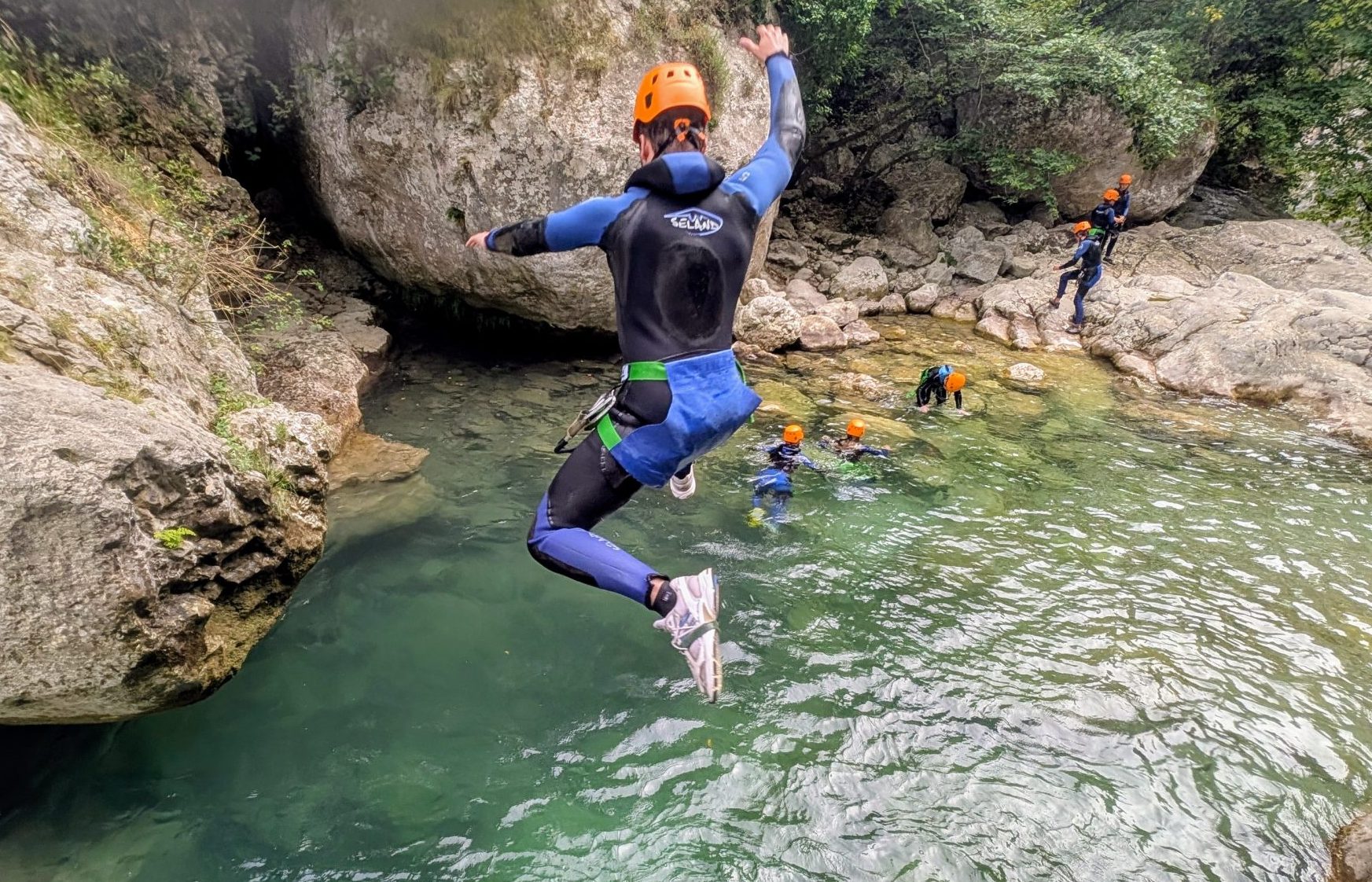 Gorges du Loup canyoning alpes maritimes 06 saut freestyle