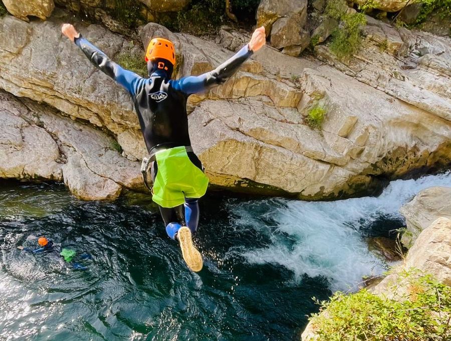 Saut dans le Canyoning dans les Gorges du Loup, Nice Alpes Maritimes 06