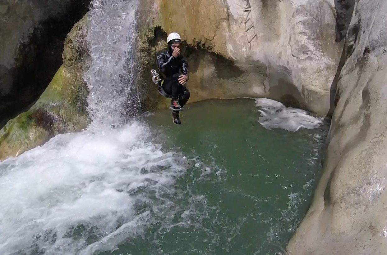 Petit saut dans le canyon de Cuebris Esteron